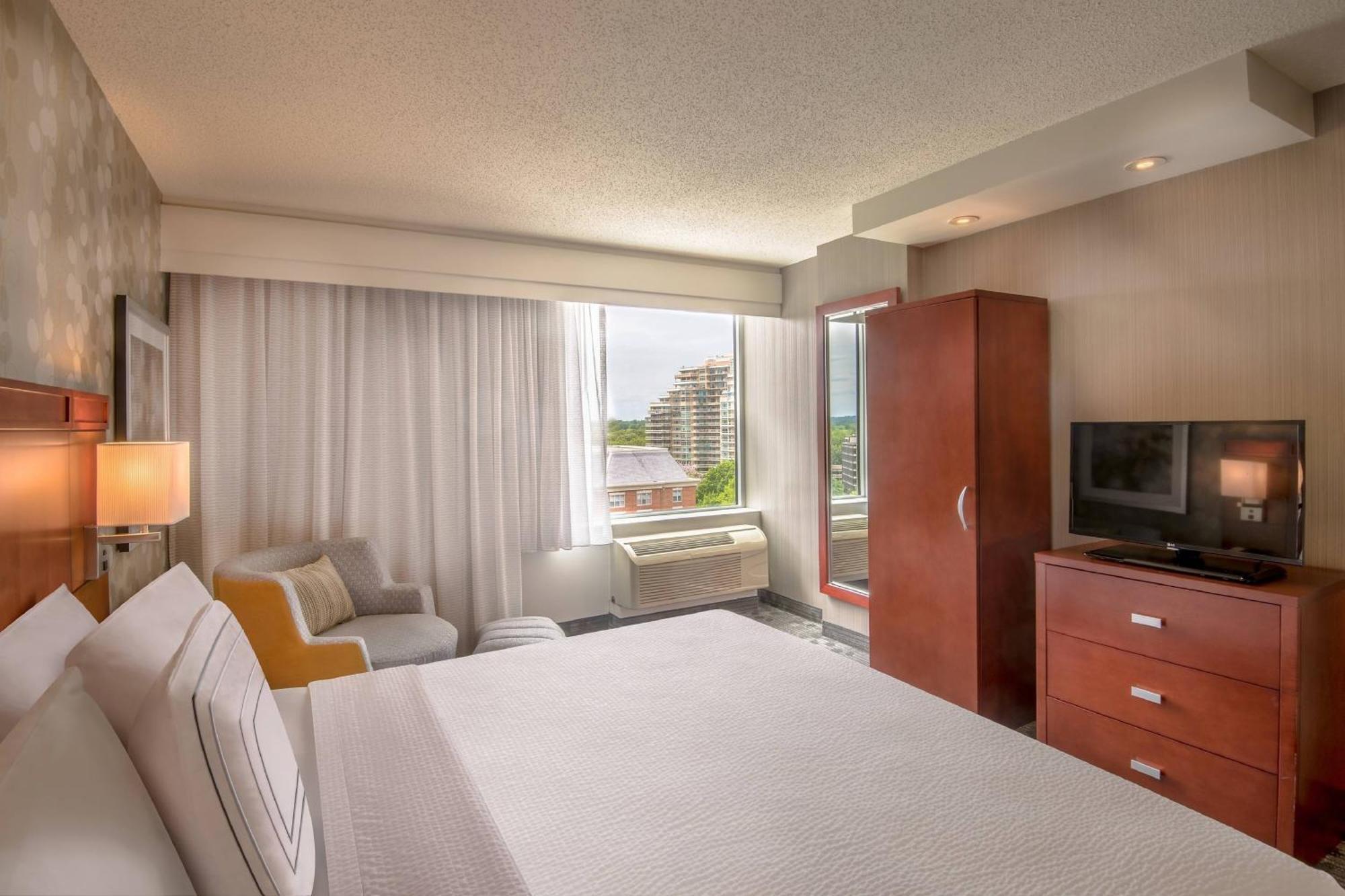 Hotel Courtyard By Marriott Bethesda Chevy Chase Exterior foto